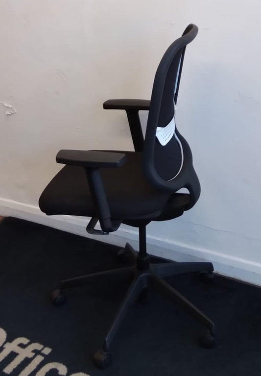 Boss design Black mesh operator chairs