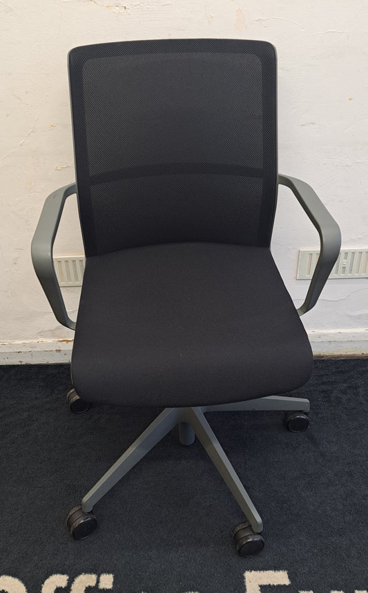 Black & Grey Senator CR2 Operator/Meeting room chairs