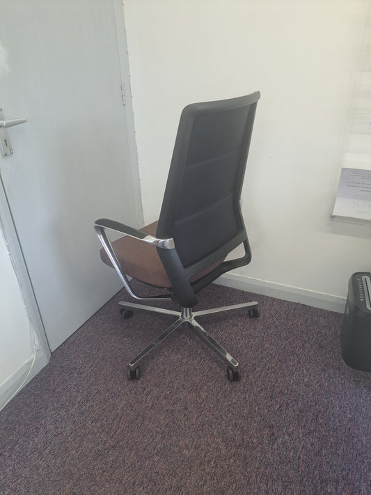 Kusch High back Brown & Chrome meeting chairs