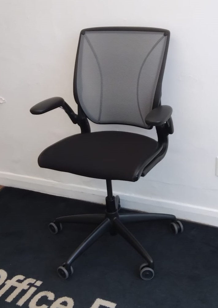 Humanscale Diffrient world  operator chairs in black mesh