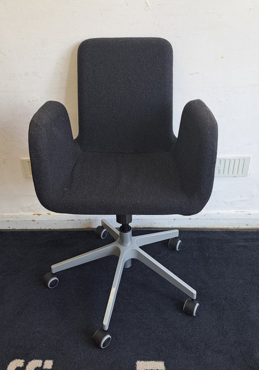 Black & silver bucket operator breakout chairs