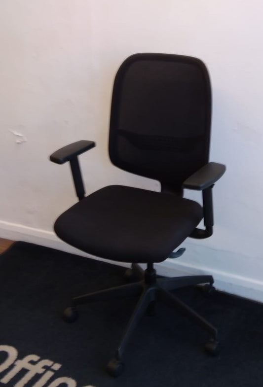 Boss design Black mesh operator chairs